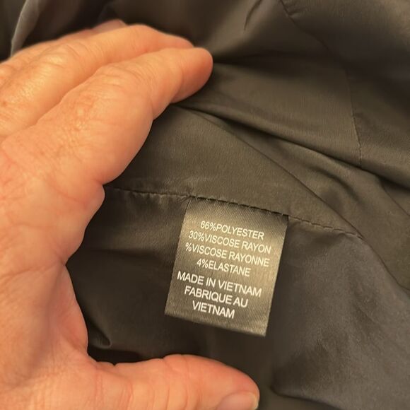 Tahari zip front black lined jacket Size M EUC - Picture 8 of 9